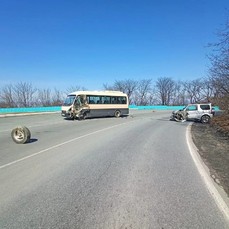 В Находке водитель Suzuki Jimny врезался в автобус и отказался от медосвидетельствования (ОБНОВЛЕНО)