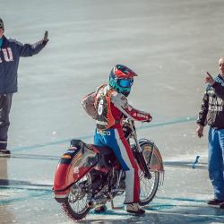 Спустя 40 лет: гонки по ледовому спидвею состоялись во Владивостоке